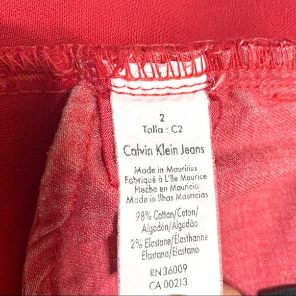 Like New Calvin Klein Red Stretch Cotton Classic Jean Shorts Size 2 - Picture 5 of 9